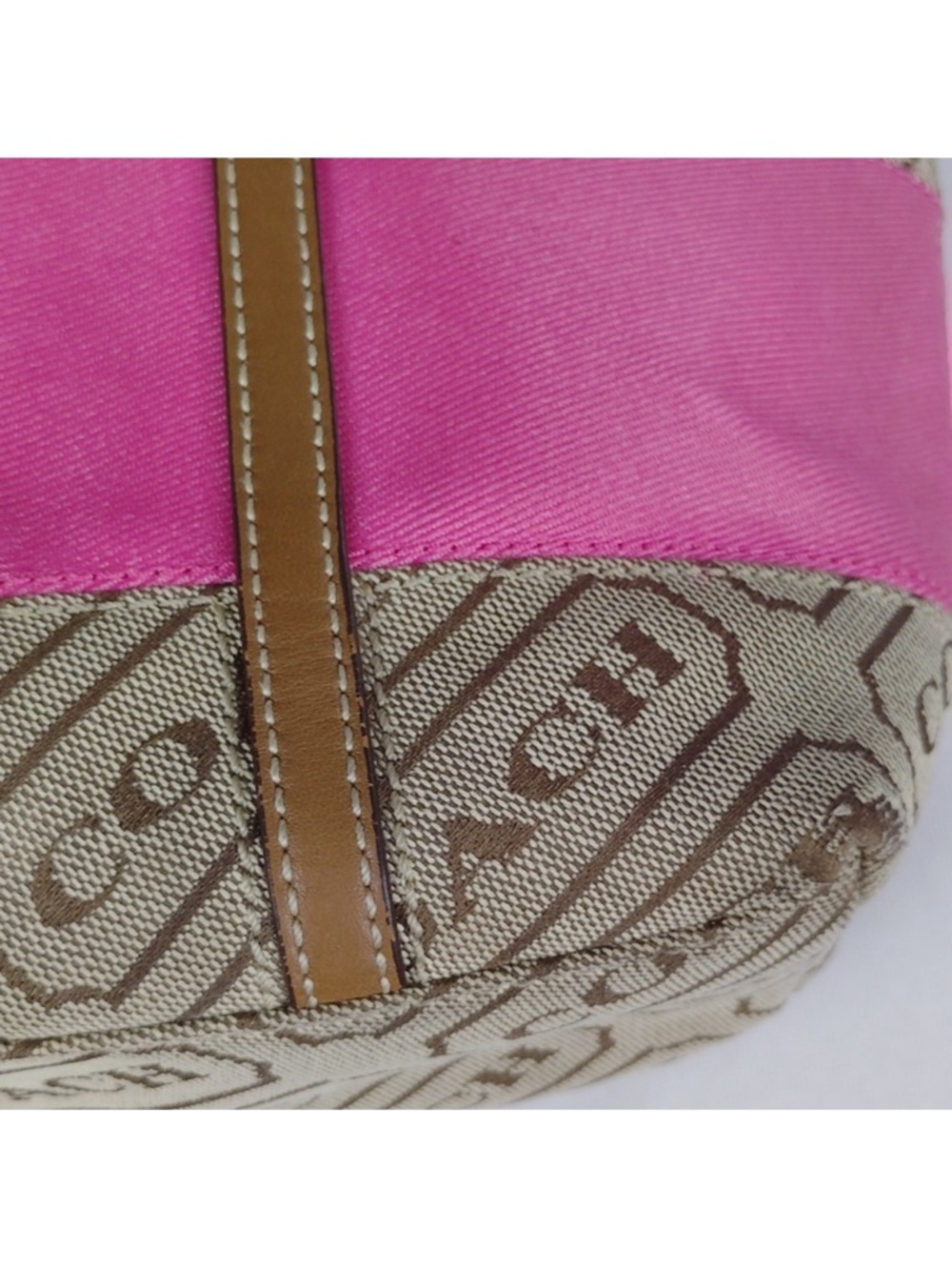 Coach Signature Logo Canvas Tote
Handbag. - Picture 12 of 16